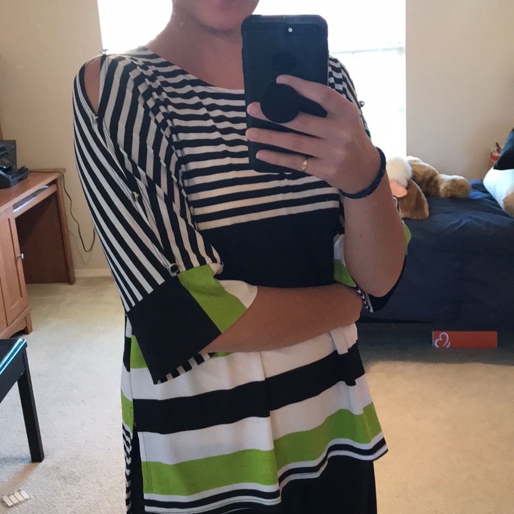 IC by Connie K cold shoulder 3/4 sleeve top